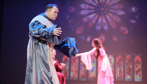 Мюзикл-шоу «Нотр-Дам де Пари» и «Ромео и Джульетта»