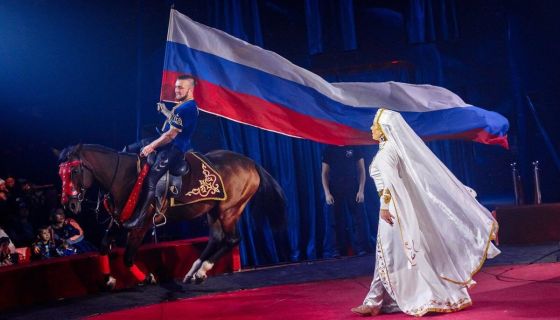 Цирк-шапито «Арена-Ягуар». Шоу «Летучий корабль»